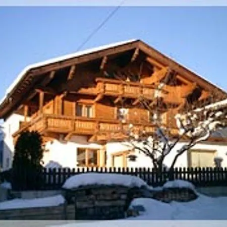 Haus Bergheimat Гостьовий будинок Нойштіфт-ім-Штубайталь